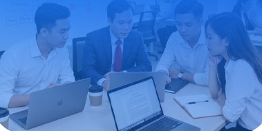 Cán bộ làm việc tại phòng ban cơ quan nhà nước